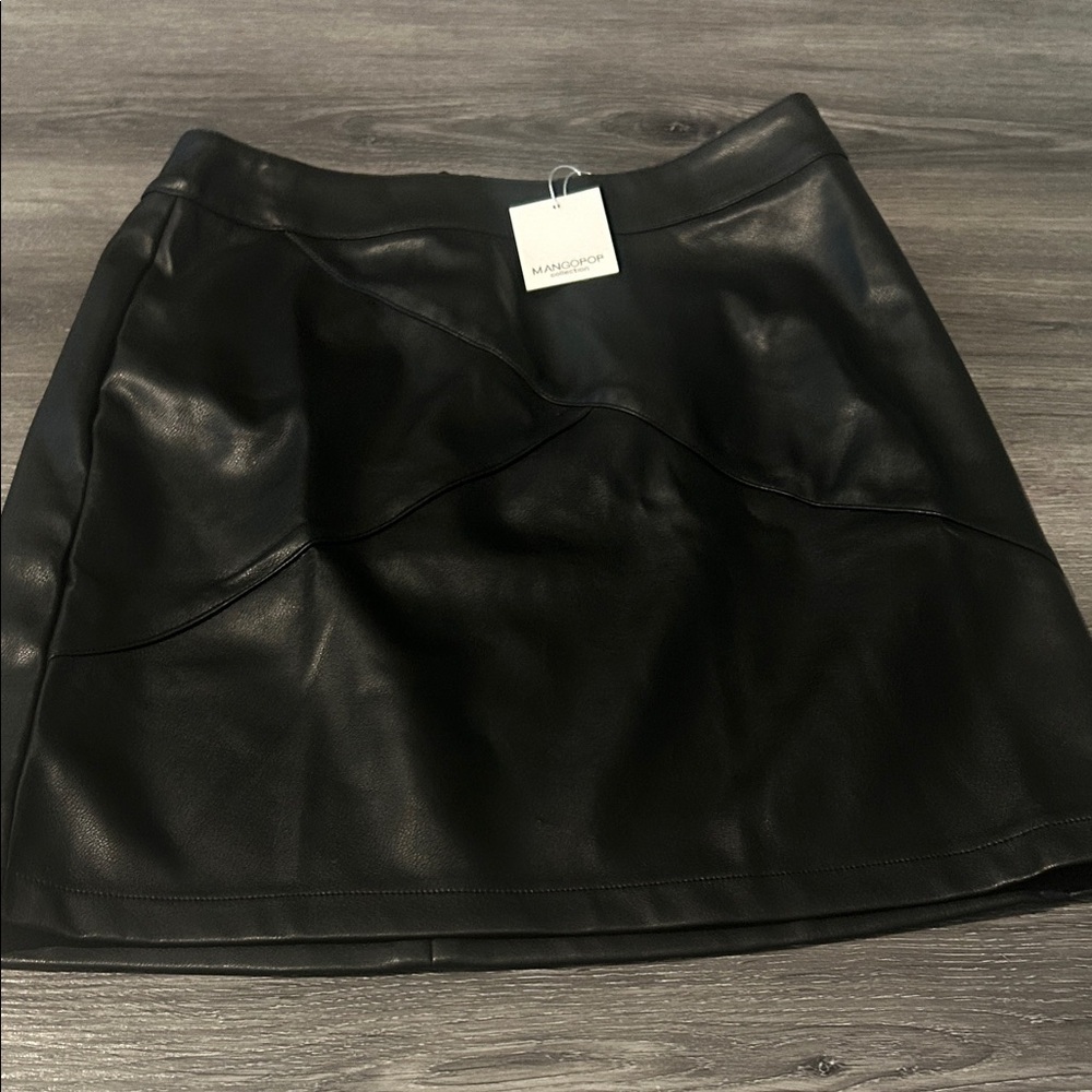 Chic Black Mini Skirt by Mango